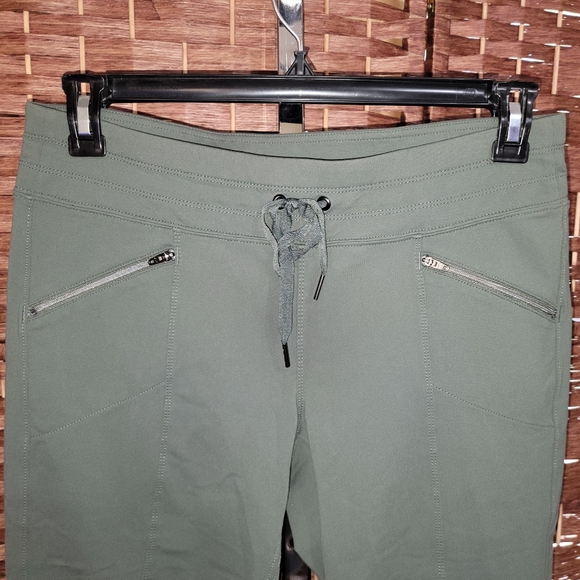 Athleta Zip Pocket Capri Pants - Picture 3 of 13